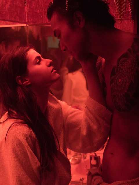 فيلم Lost Girls & Love Hotels 2020 مترجم